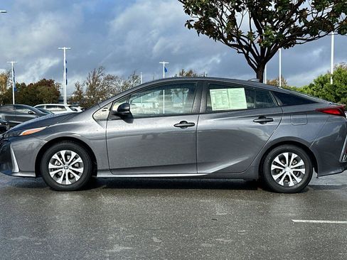Used 2022 Toyota Prius Prime XLE image 7