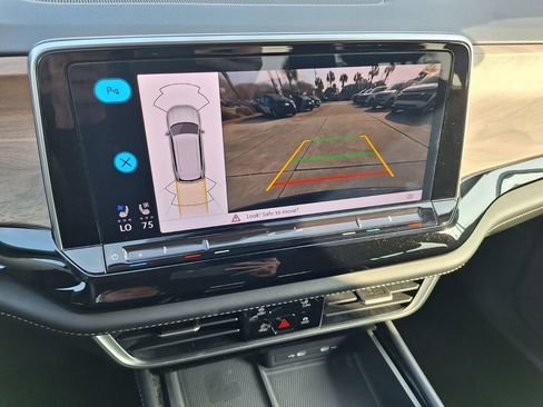 Used 2024 Volkswagen Atlas SE image 13