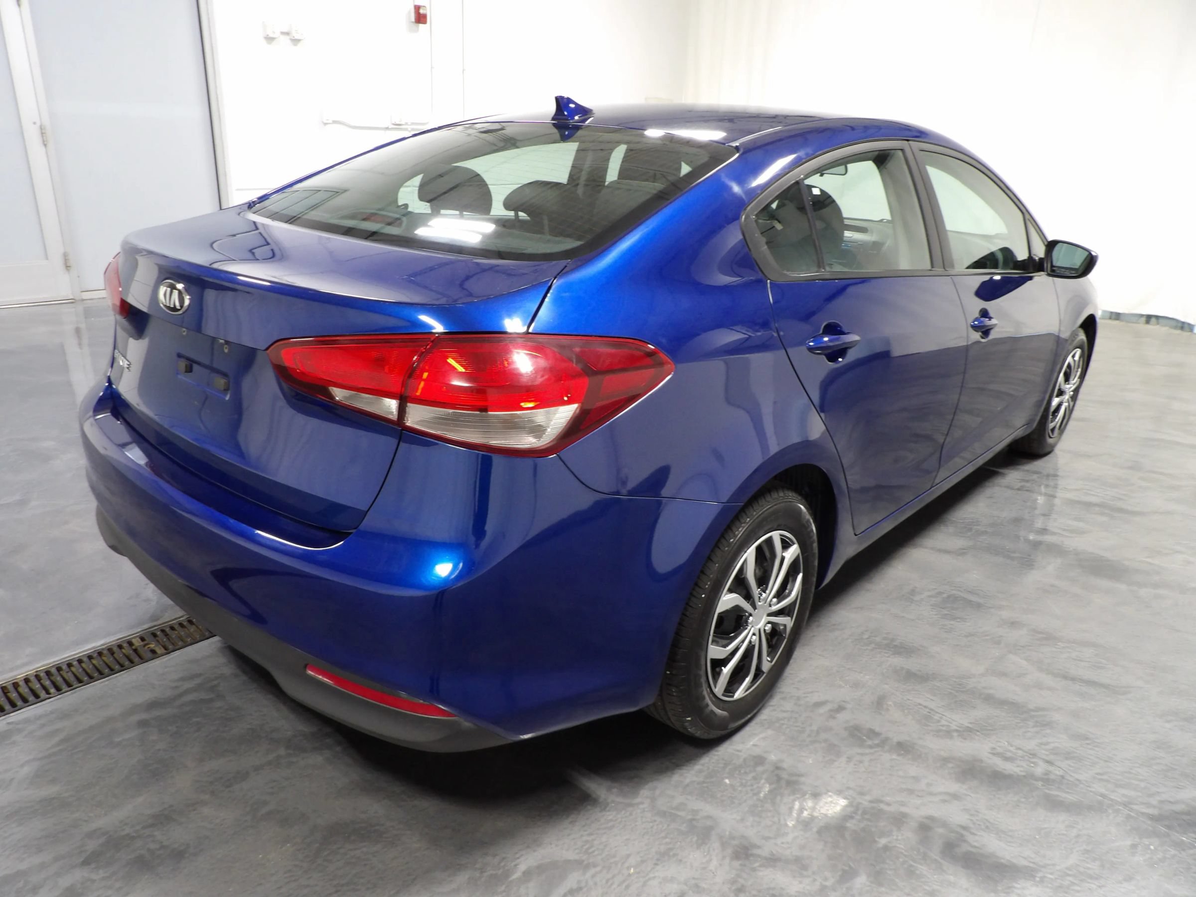Used 2017 Kia Forte LX FWD image 4