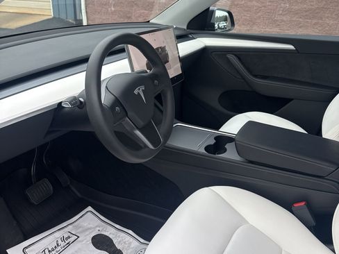 Used 2024 Tesla Model Y Long Range image 11