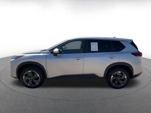 Used 2025 Nissan Rogue SV FWD image 9