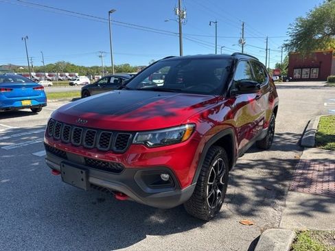 Used 2025 Jeep Compass Trailhawk AWD/4WD image 4