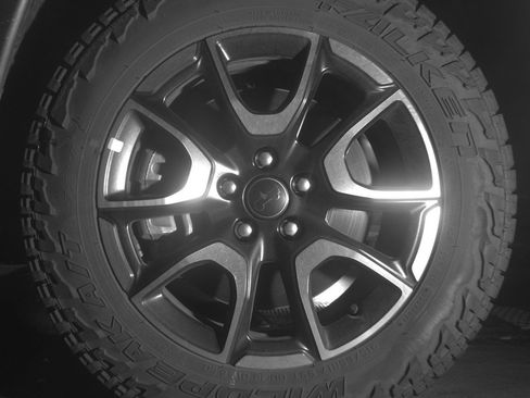 Used 2025 Jeep Compass Trailhawk image 12