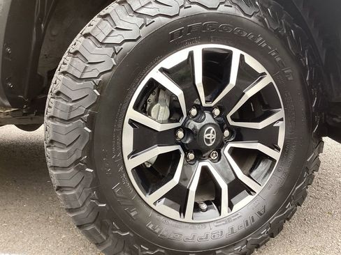 Used 2023 Toyota Tacoma SR5 w/ SX Package image 3