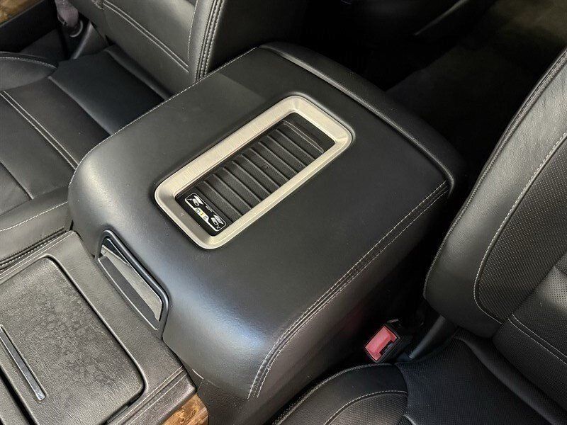 Used 2015 GMC Yukon Denali w/ Premium Package AWD/4WD image 29