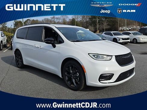 New 2026 Chrysler Pacifica Limited w/ S Appearance Package image 1