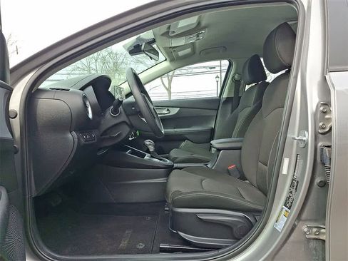 Used 2023 Kia Forte LXS w/ LXS Technology Package image 11