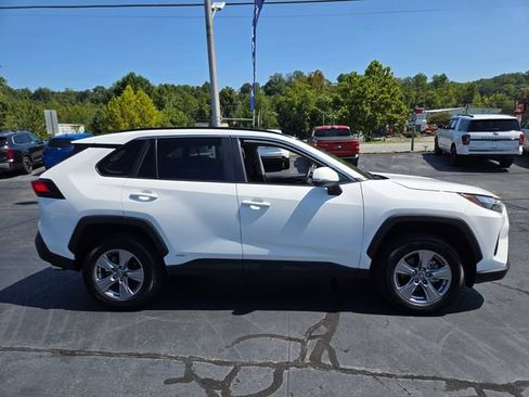 Used 2025 Toyota RAV4 XLE AWD/4WD image 9