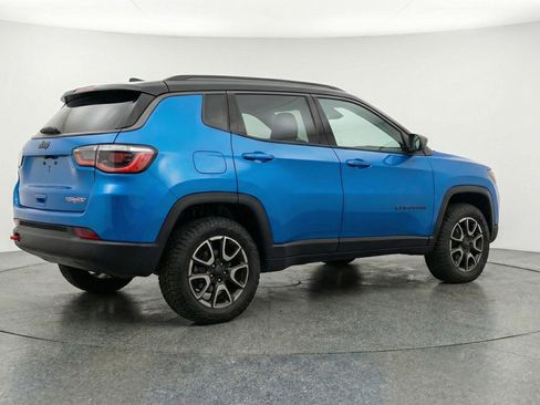 Used 2025 Jeep Compass Trailhawk AWD/4WD image 9