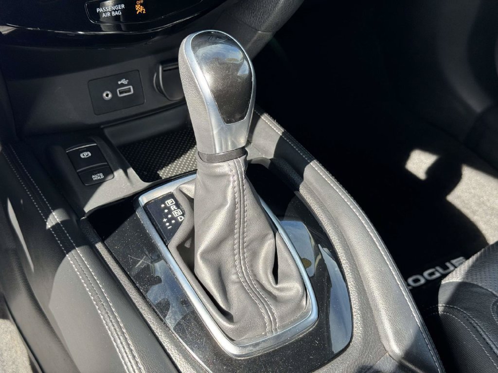 Used 2020 Nissan Rogue SL AWD/4WD image 29