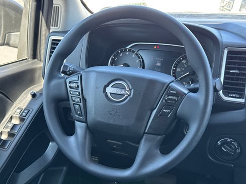 Used 2022 Nissan Frontier SV AWD/4WD image 23