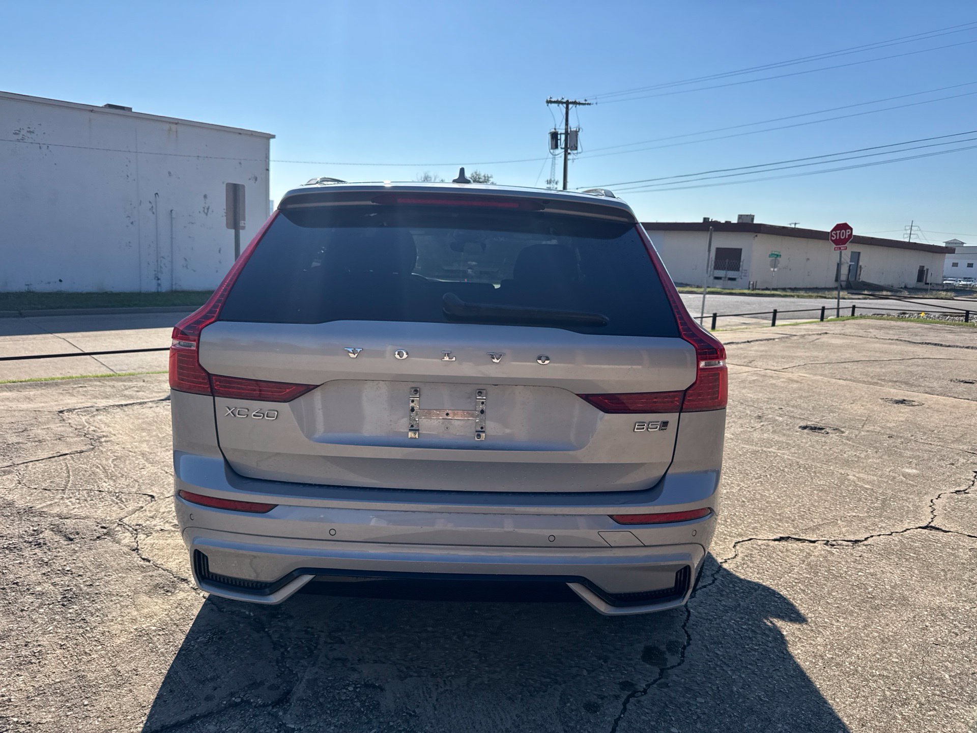 Used 2024 Volvo XC60 B5 Core AWD/4WD image 6