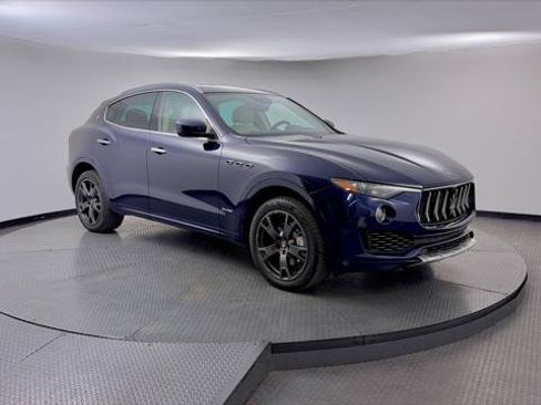Used 2018 Maserati Levante GranLusso AWD/4WD image 2