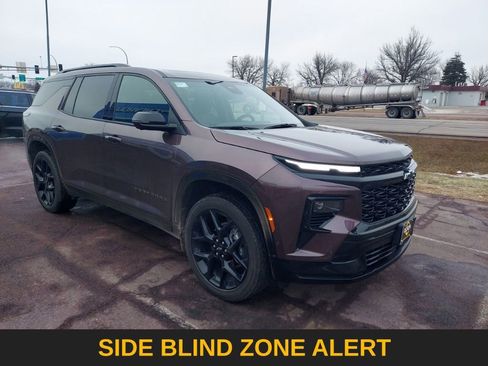 Used 2024 Chevrolet Traverse RS image 9