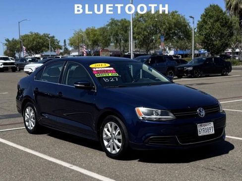 Used 2013 Volkswagen Jetta SE FWD image 3