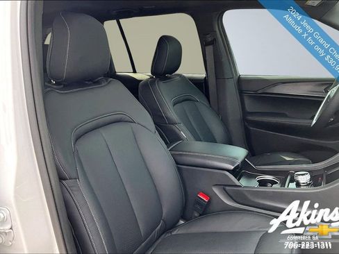 Used 2024 Jeep Grand Cherokee Altitude image 19