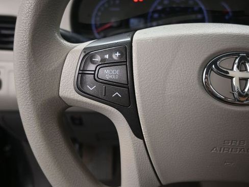 Used 2013 Toyota Sienna LE FWD image 28