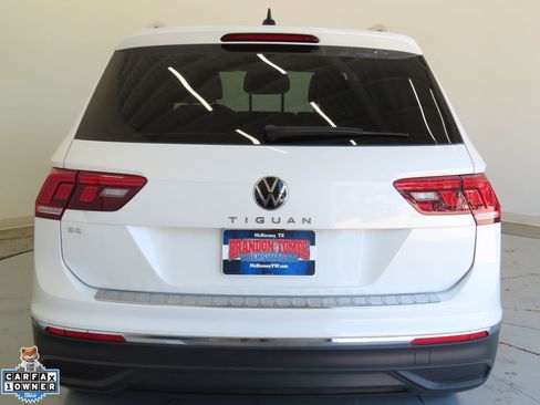 Certified 2023 Volkswagen Tiguan SE w/ Panoramic Sunroof Package FWD image 4