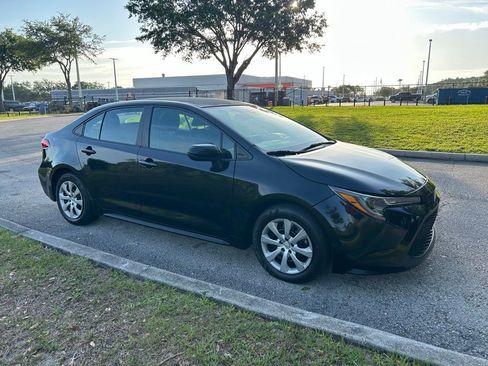 Used 2022 Toyota Corolla LE FWD image 8
