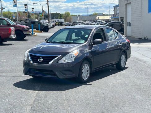 Used 2015 Nissan Versa SV FWD image 9