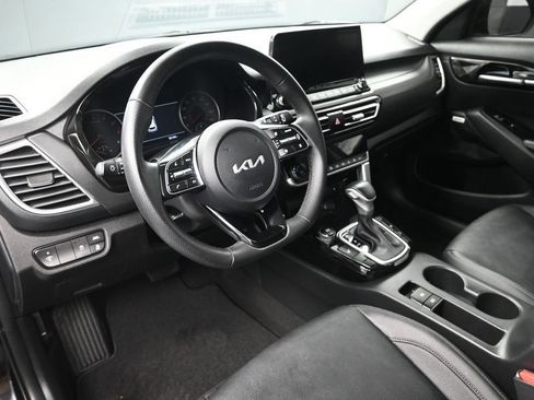 Certified 2022 Kia Seltos SX w/ Sunroof Package AWD/4WD image 14