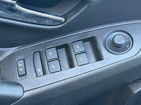 Used 2022 Chevrolet Trax LT w/ LT Convenience Package image 12