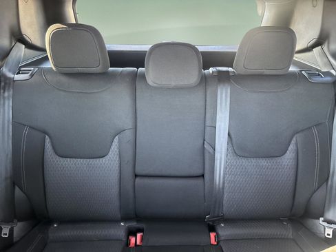 Used 2021 Jeep Renegade Latitude AWD/4WD image 13