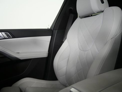 Certified 2025 BMW X6 xDrive40i w/ Premium Package image 29