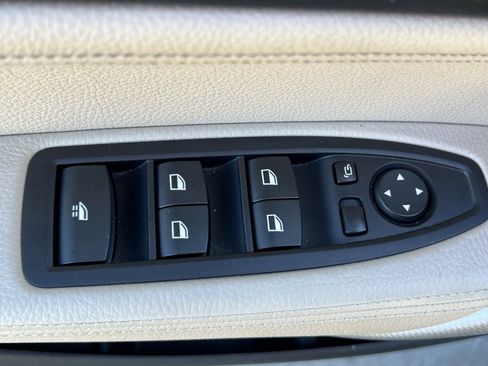 Used 2016 BMW M235i Convertible image 15