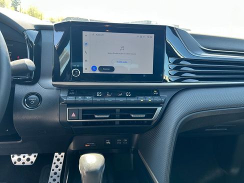 Used 2025 Toyota Camry SE image 17