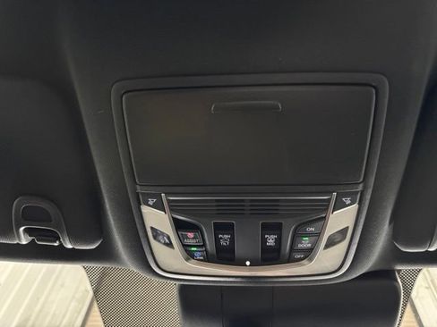 Used 2025 Acura RDX SH-AWD image 28