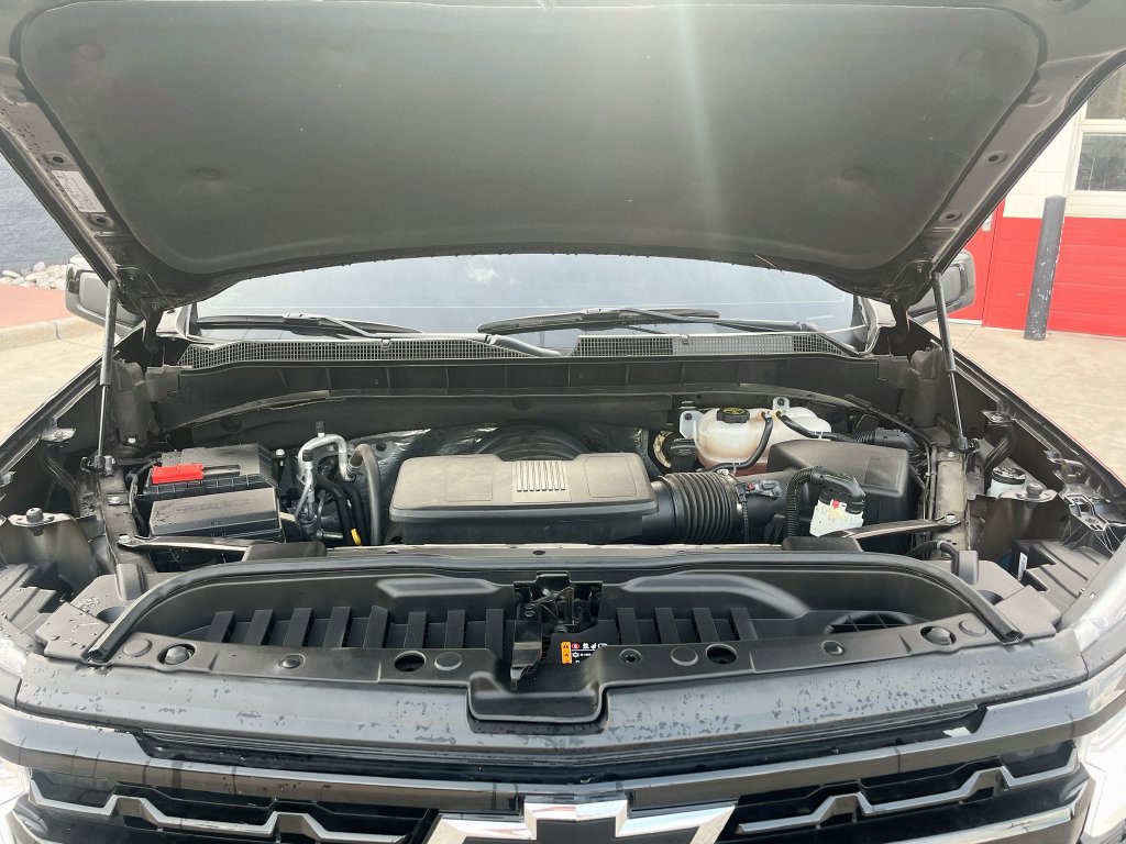 Used 2025 Chevrolet Silverado 1500 RST AWD/4WD image 32