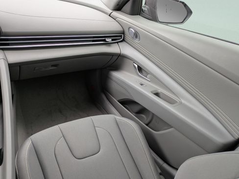 New 2026 Hyundai Elantra SEL Sport Premium FWD image 28