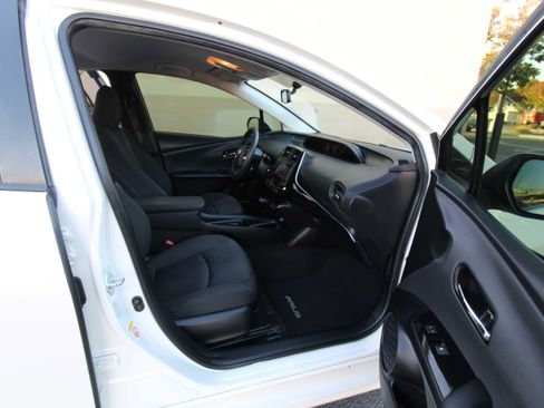 Used 2016 Toyota Prius Two image 46