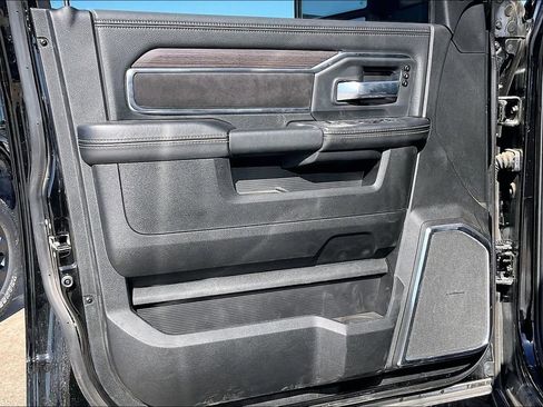 New 2025 RAM 2500 Laramie AWD/4WD image 12
