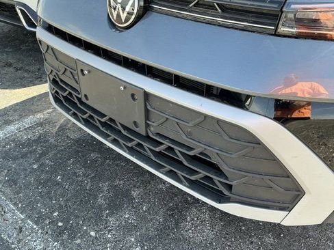 Used 2025 Volkswagen Taos SE image 19