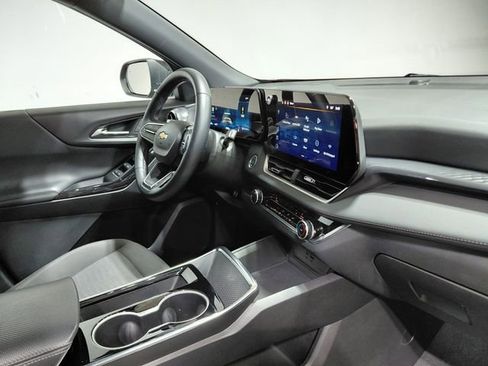 Used 2025 Chevrolet Equinox LT image 22