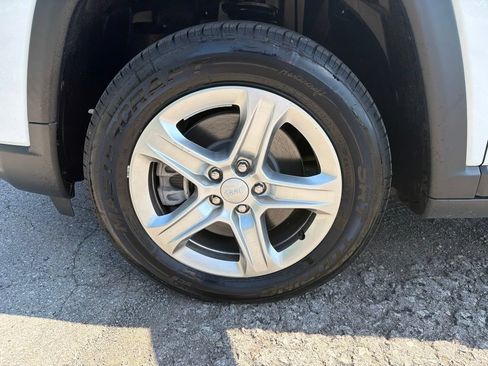 Certified 2023 Jeep Compass Latitude w/ Convenience Group AWD/4WD image 13