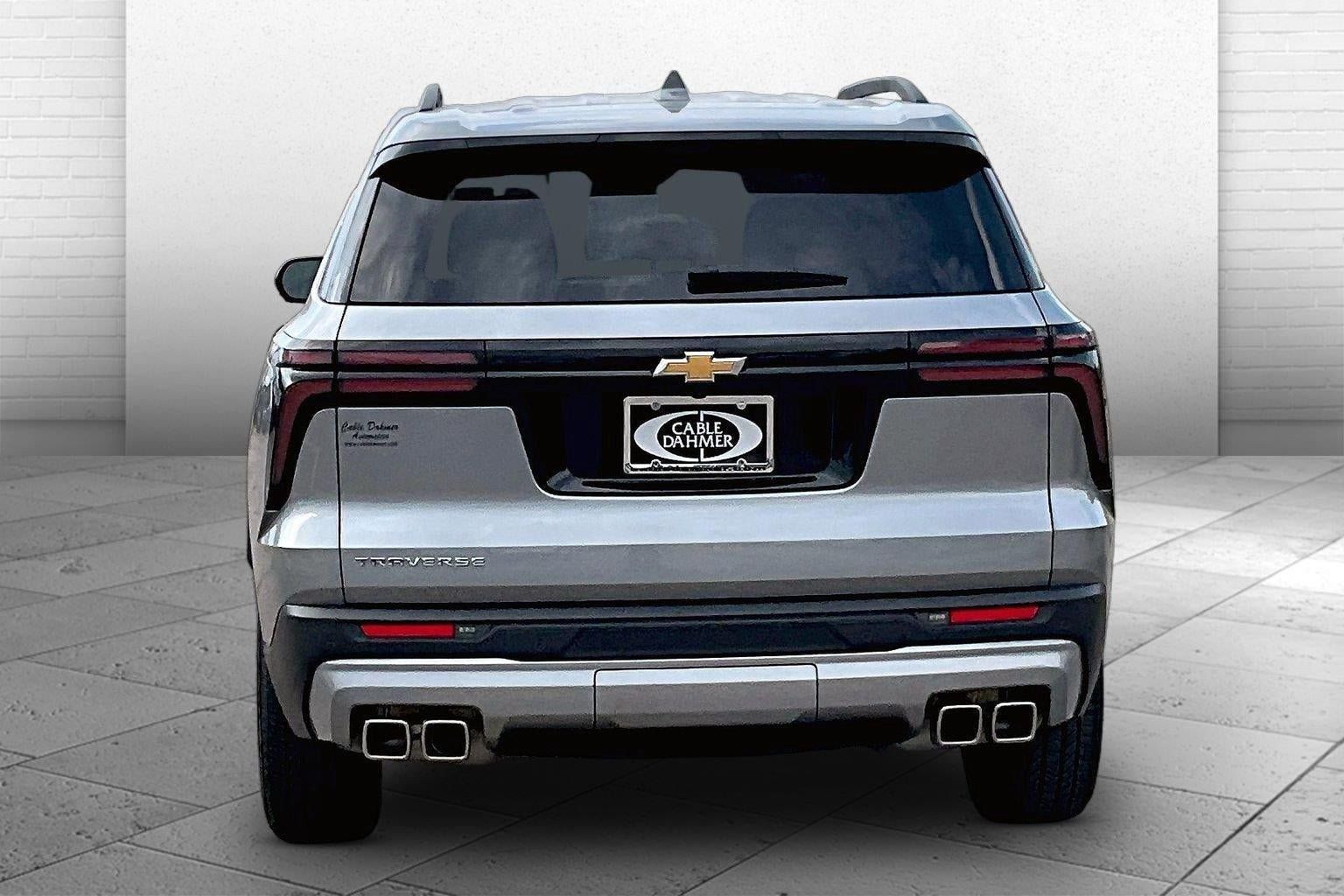 Used 2026 Chevrolet Traverse LT w/ Driver Confidence Package FWD image 3