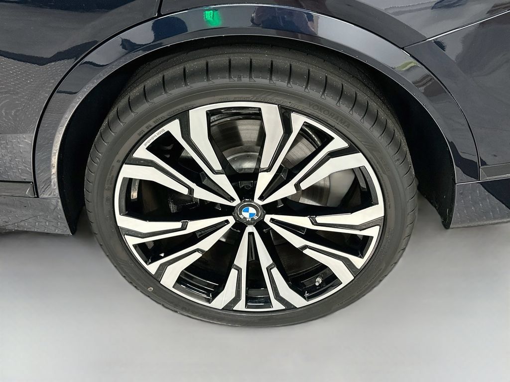 Used 2026 BMW X7 M60i AWD/4WD image 35