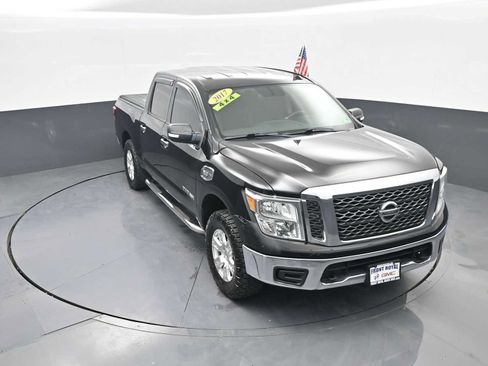 Used 2017 Nissan Titan SV AWD/4WD image 26