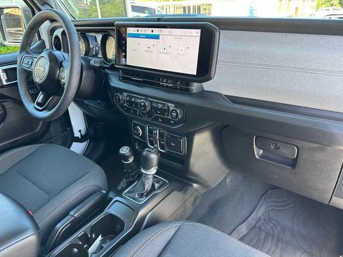 Used 2024 Jeep Wrangler Unlimited Sport AWD/4WD image 16