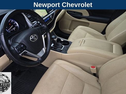 Used 2017 Toyota Highlander Limited w/ Protection Package #3 image 11