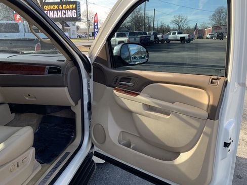 Used 2012 Chevrolet Avalanche LTZ image 39