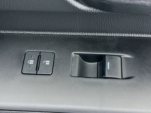 Used 2025 Toyota Tacoma SR image 29