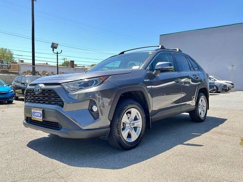 Used 2020 Toyota RAV4 XLE w/ Convenience Package AWD/4WD image 4