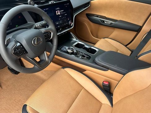 Used 2025 Lexus RZ 300e image 4