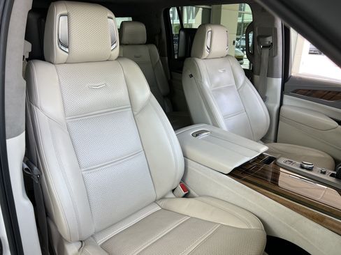 Used 2022 Cadillac Escalade ESV Premium Luxury Platinum w/ LPO, Floor Liner Package AWD/4WD image 35