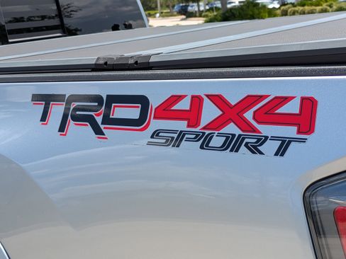 Used 2022 Toyota Tacoma TRD Sport w/ TRD Premium Sport Package AWD/4WD image 8