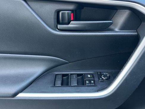 Used 2022 Toyota RAV4 LE image 11